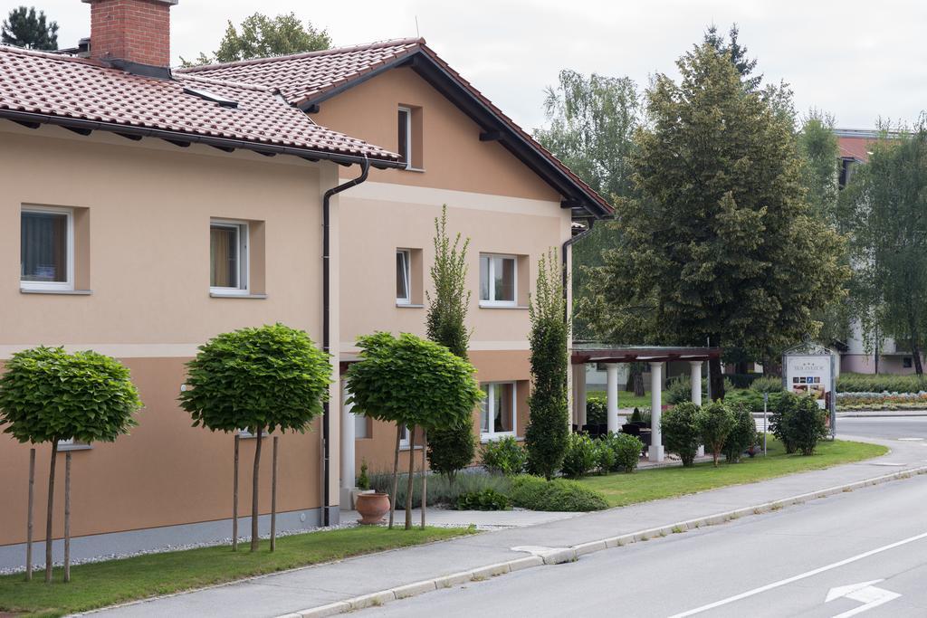 Guest House Tri Zvezde Kocevje Extérieur photo